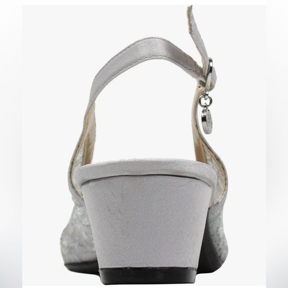 J Renee, Faleece Pump - Silver Gray - Picture 4 of 6